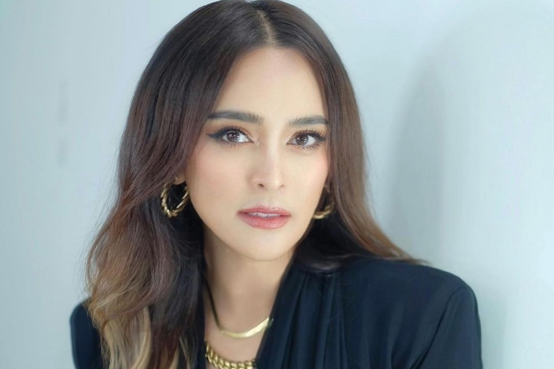 1764857491 140 Nu dien vien kiem DJ bi bat