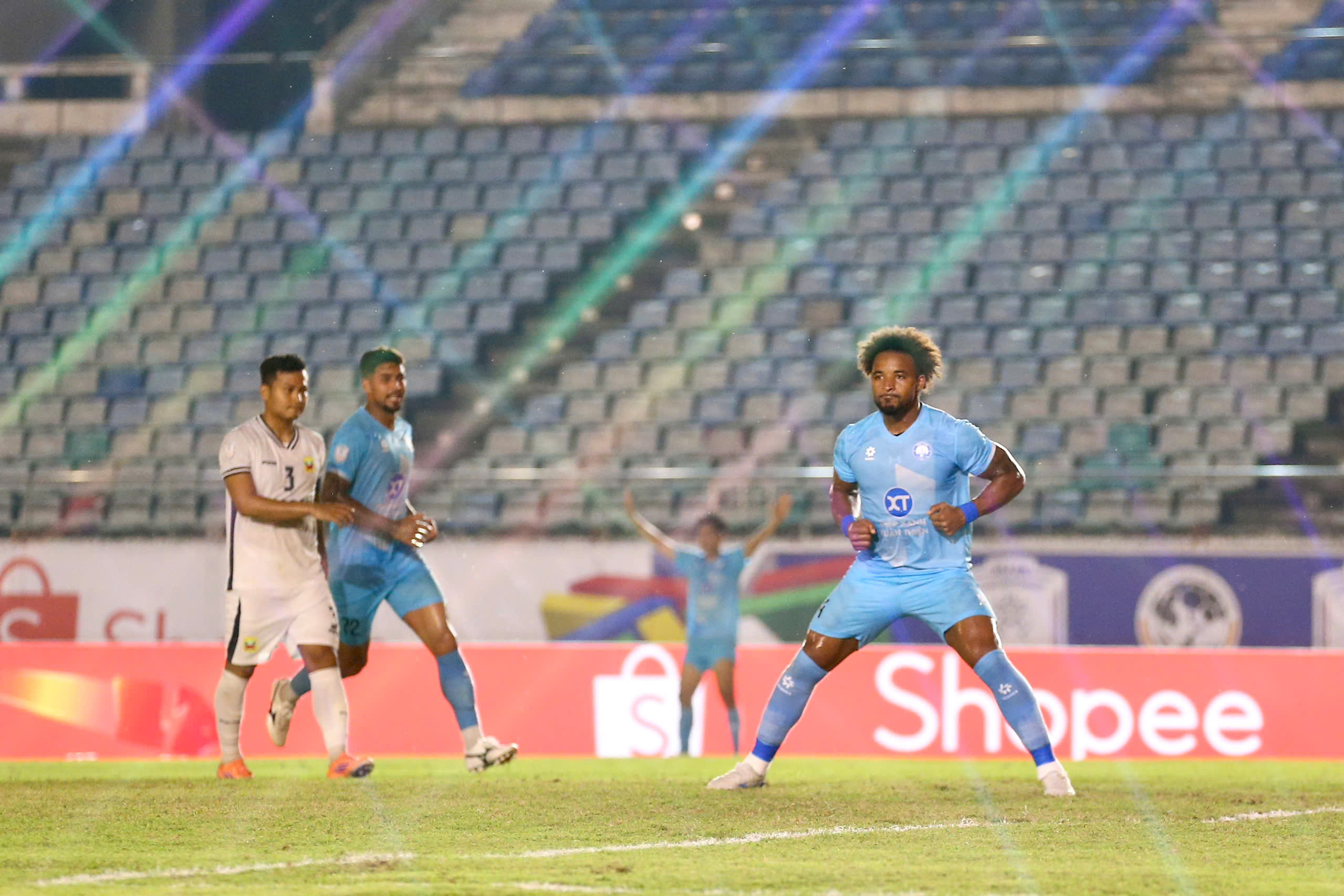 Xuân Son rực sáng lập hat-trick, CLB Nam Định thắng dễ nhà vô địch Myanmar- Ảnh 3.