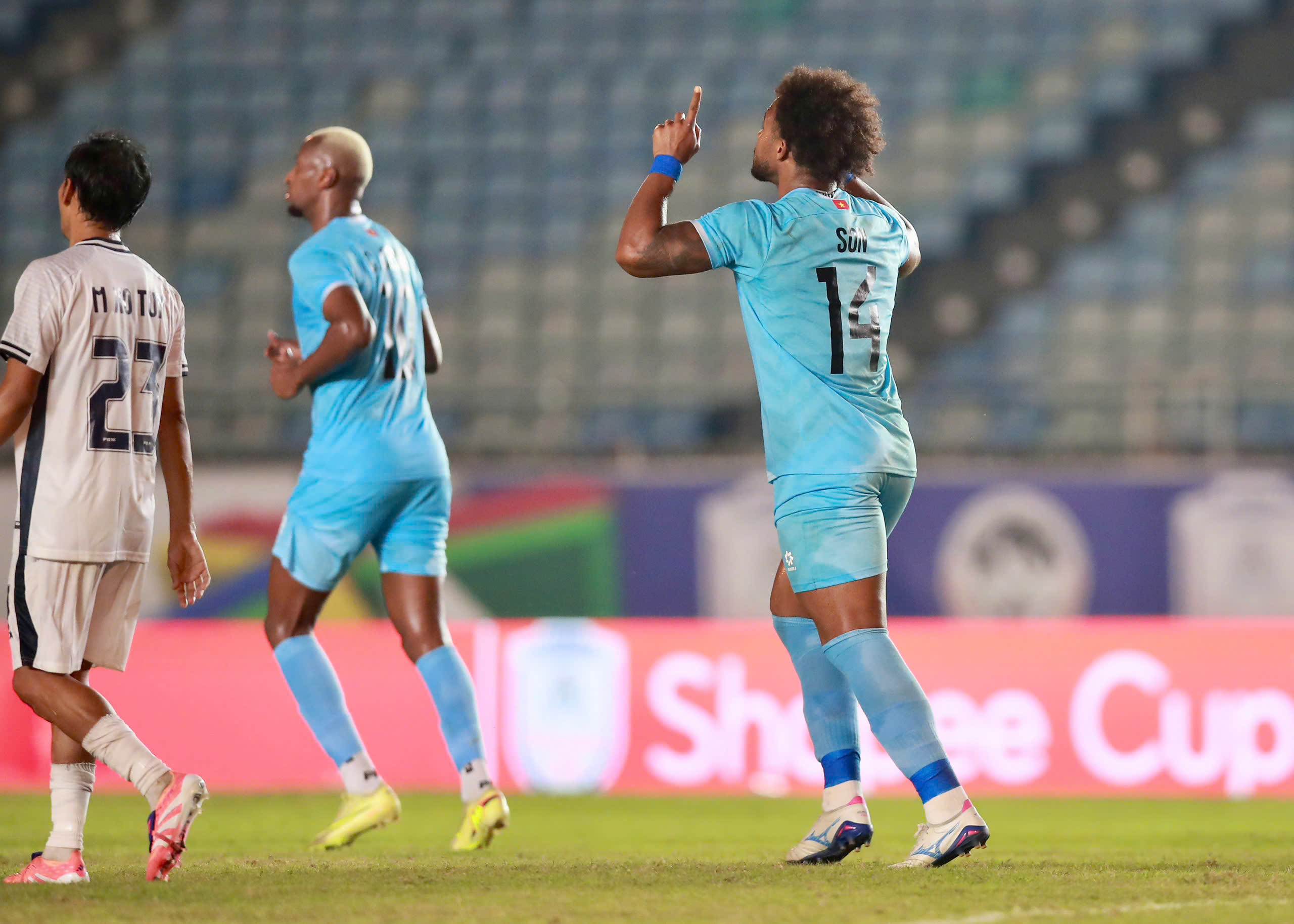 Xuân Son rực sáng lập hat-trick, CLB Nam Định thắng dễ nhà vô địch Myanmar- Ảnh 4.