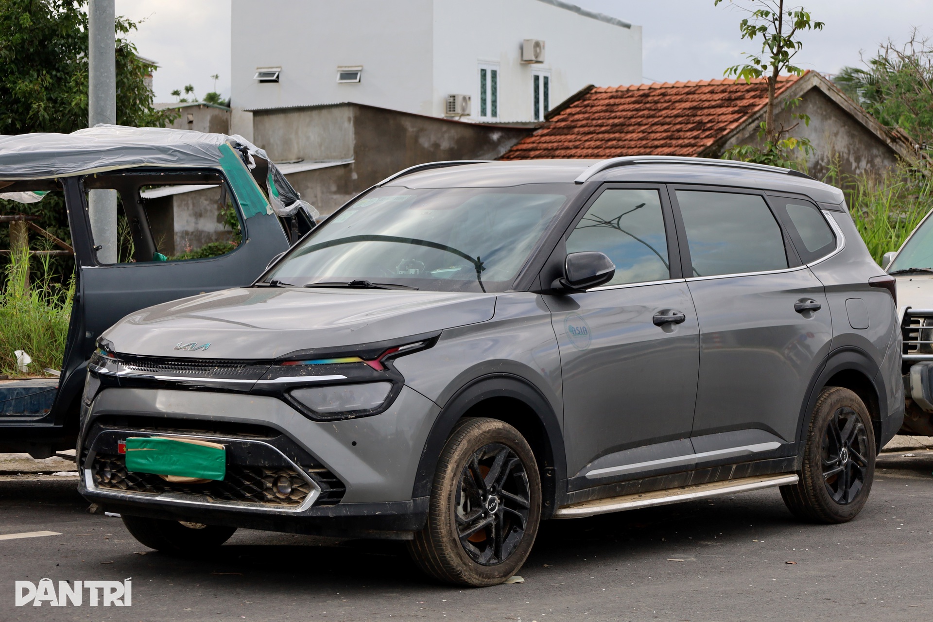 Hàng trăm ô tô lại nối đuôi nhau lên cầu tránh lũ, người đi đường bất ngờ - 8