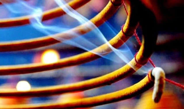 Rằm tháng 10 Âm lịch người Trung Quốc thường thắp hương vòng thay cho hương thường: Vì sao vậy?- Ảnh 4. Rằm tháng 10 Âm lịch người Trung Quốc thường thắp hương vòng thay cho hương thường: Vì sao vậy?- Ảnh 4.