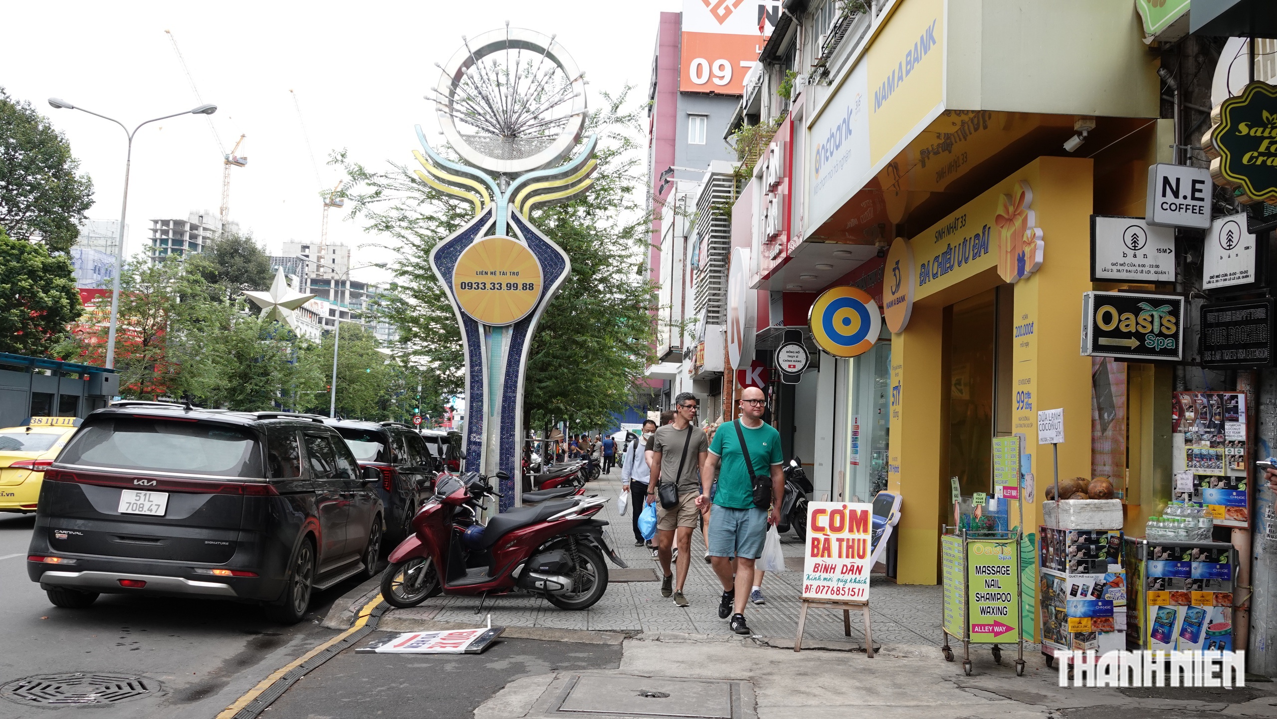 TP.HCM chờ sửa nghị định mới tiếp tục đề án thu phí vỉa hè- Ảnh 2. TP.HCM chờ sửa nghị định mới tiếp tục đề án thu phí vỉa hè- Ảnh 2.