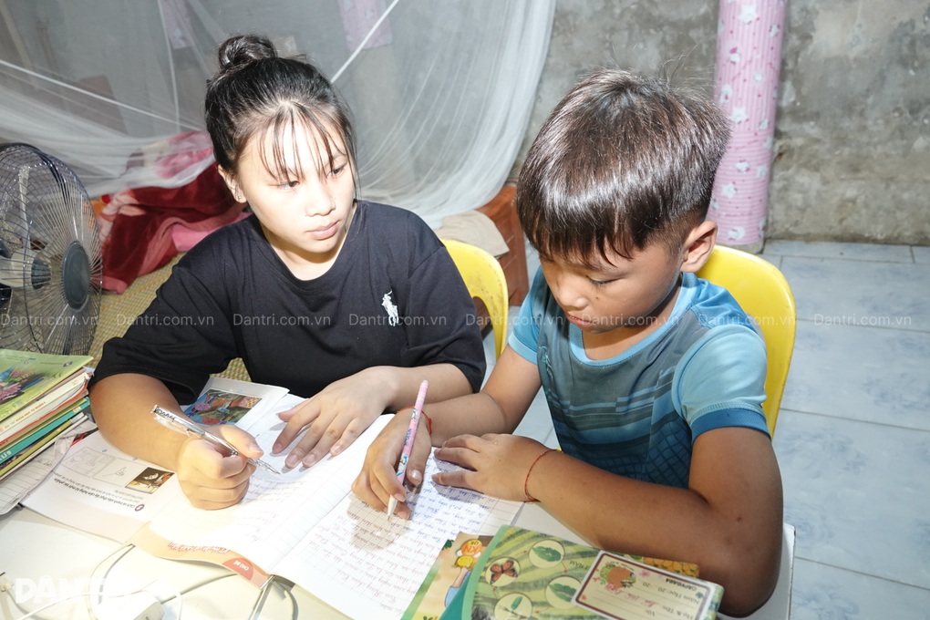 Bà lão đau yếu là chỗ dựa duy nhất của chồng tâm thần và 2 cháu nội mồ côi - 4