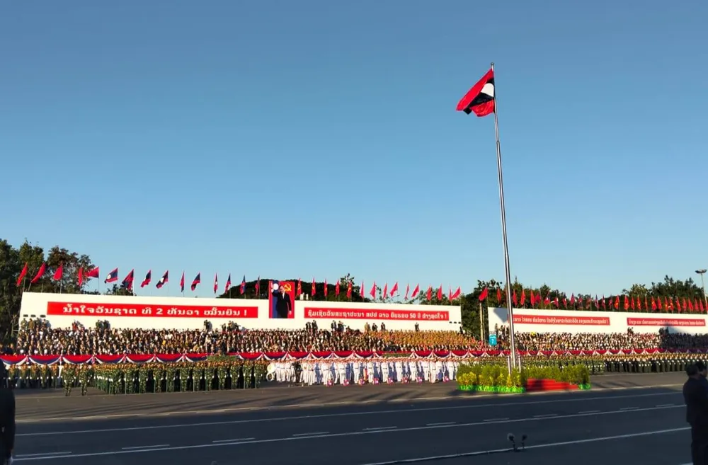 0212 Lễ diễu binh, diễu hành kỷ niệm 50 năm Quốc khánh Lào_4.jpg
