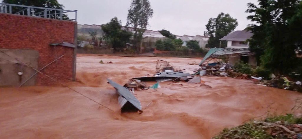 Khánh Hòa, Lâm Đồng lại ngập lụt, sạt lở sau đêm mưa lớn - Ảnh 4.