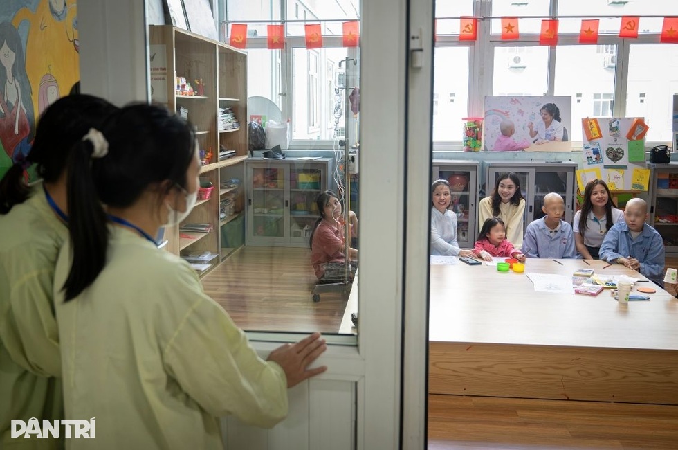 Kiệt quệ vì chữa ung thư, cậu bé vẫn ôm ước mơ được quay lại trường học - 8