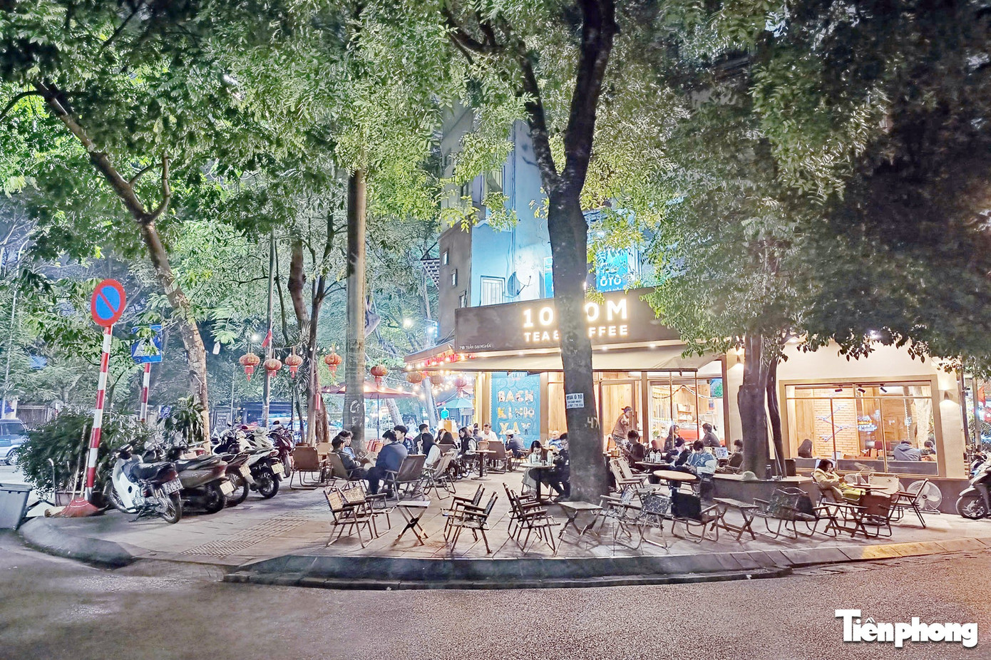 Vỉa hè Hà Nội: Ngày thông thoáng, đêm thành 'phố nhậu'- Ảnh 9.