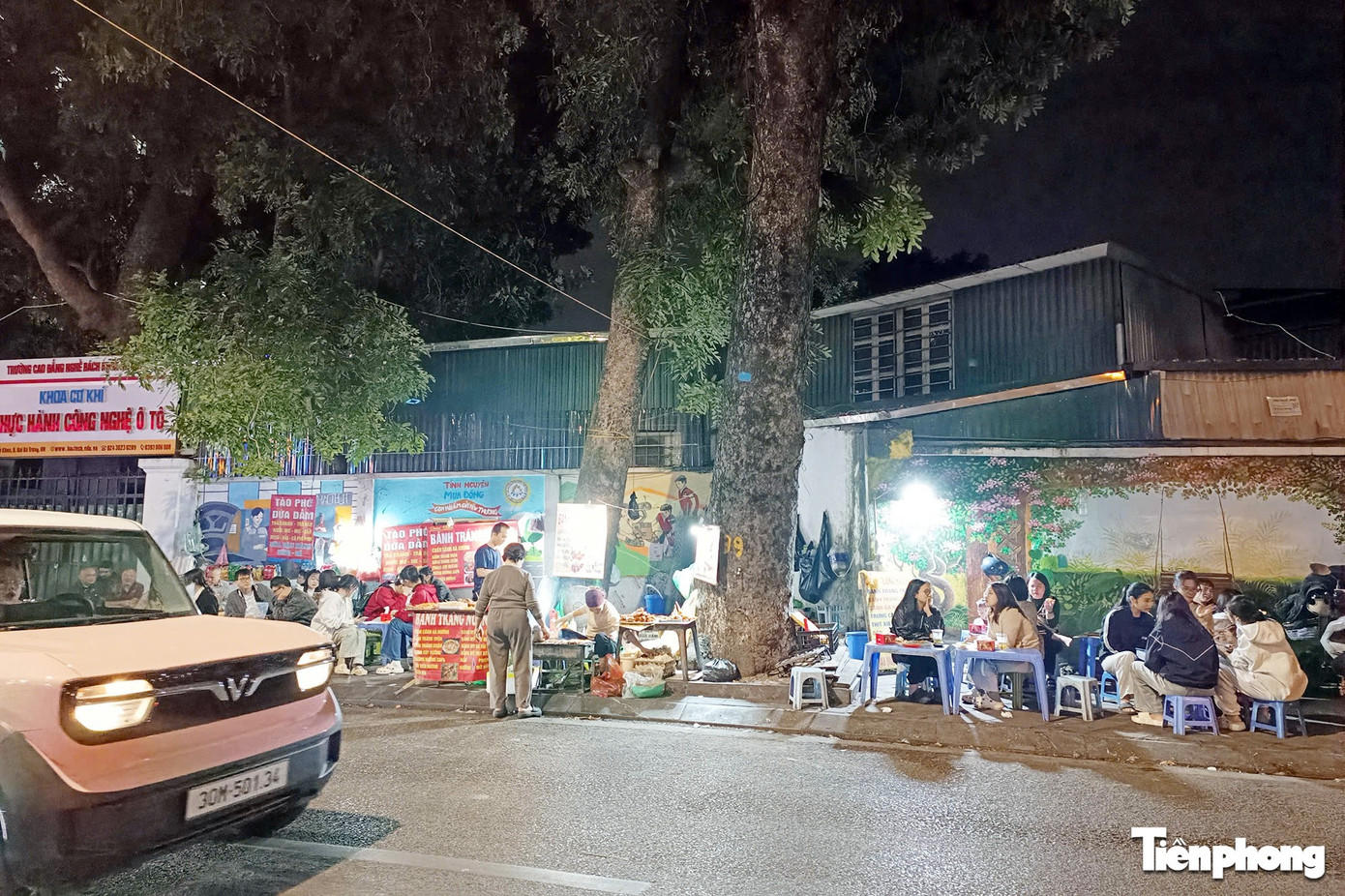 Vỉa hè Hà Nội: Ngày thông thoáng, đêm thành 'phố nhậu'- Ảnh 13.