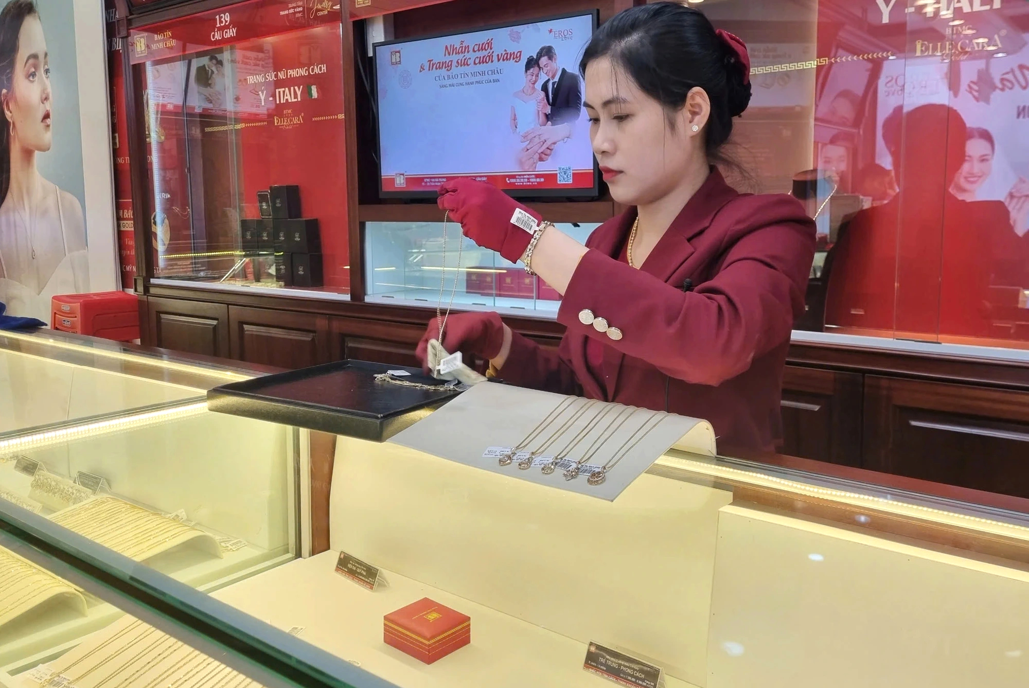 Đề nghị bỏ vàng ra khỏi ngành nghề kinh doanh có điều kiện tại Việt Nam - Ảnh 2. Đề nghị bỏ vàng ra khỏi ngành nghề kinh doanh có điều kiện tại Việt Nam - Ảnh 2.