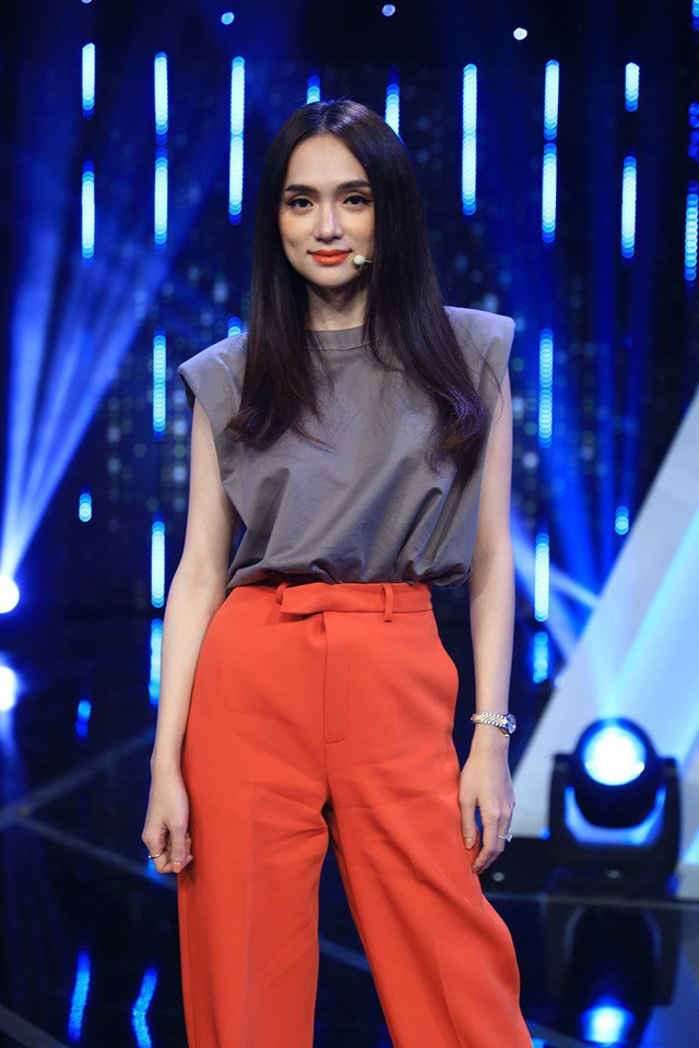 Đón đầu xu hướng với bản phối cùng áo độn vai hiện đại- Ảnh 5. Đón đầu xu hướng với bản phối cùng áo độn vai hiện đại- Ảnh 5.