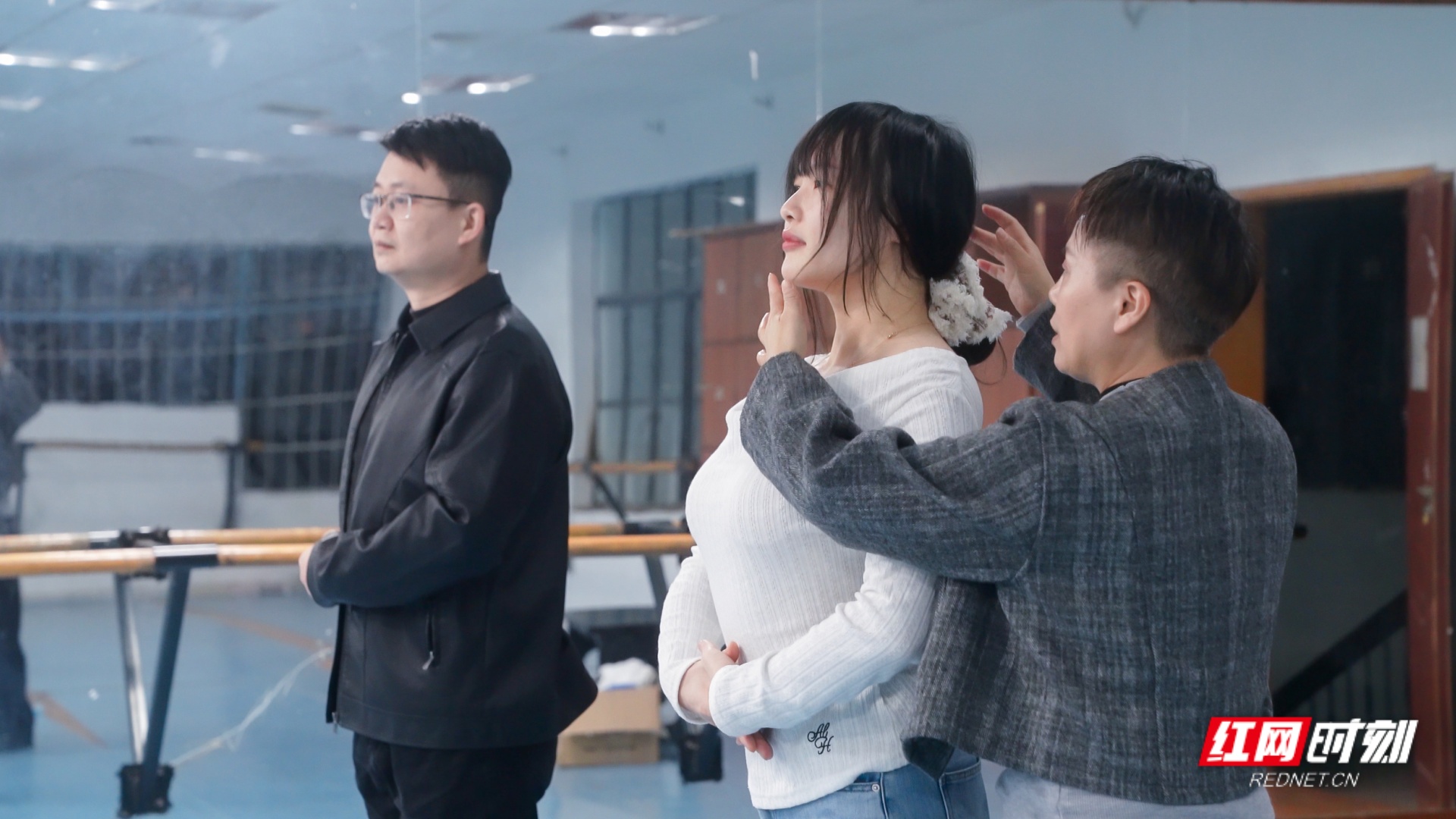 Được cứu sống khỏi đống đổ nát của trận động đất, 17 năm sau, cô bé năm nào bước vào lễ đường cùng chính người lính đã đưa mình ra ánh sáng- Ảnh 3. Được cứu sống khỏi đống đổ nát của trận động đất, 17 năm sau, cô bé năm nào bước vào lễ đường cùng chính người lính đã đưa mình ra ánh sáng- Ảnh 3.