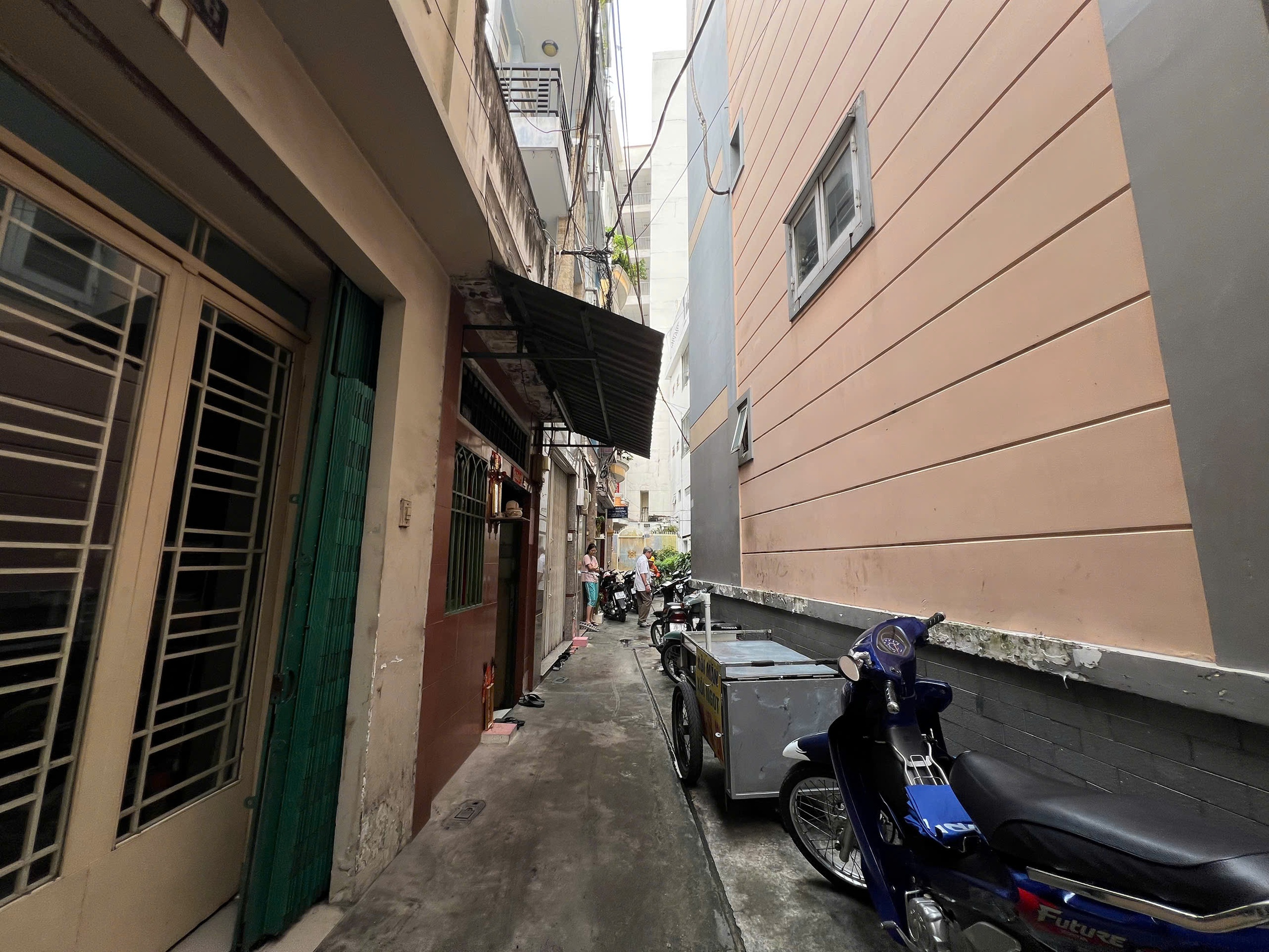 Cháy quán ăn 4 người tử vong: 'Cánh tay yếu ớt vẫy gọi rồi vụt mất' - Ảnh 5.