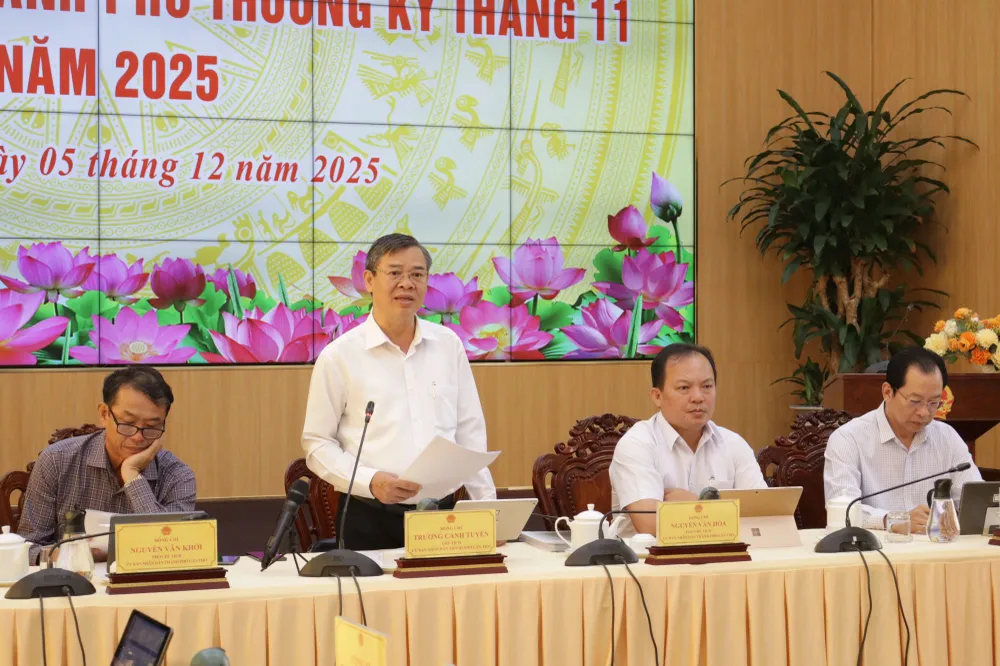 Ông Trương Cảnh Tuyên phát biểu kết luận cuộc họp. Ảnh: NHẪN NAM tp-can-tho-1.jpg