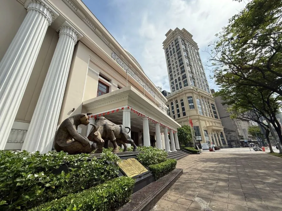 Biểu tượng bò và gấu giao đấu trước đây tại HOSE. thị trường chứng khoán.jpg