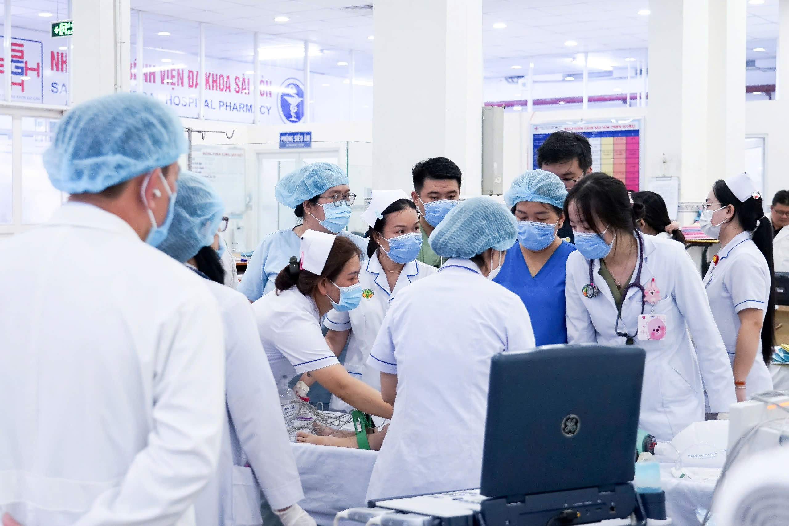 Tình hình sức khỏe 2 cô gái sống sót trong vụ cháy nhà ở TP.HCM ra sao? 2 Tình hình sức khỏe 2 cô gái sống sót trong vụ cháy nhà ở TP.HCM ra sao? - Ảnh 2.