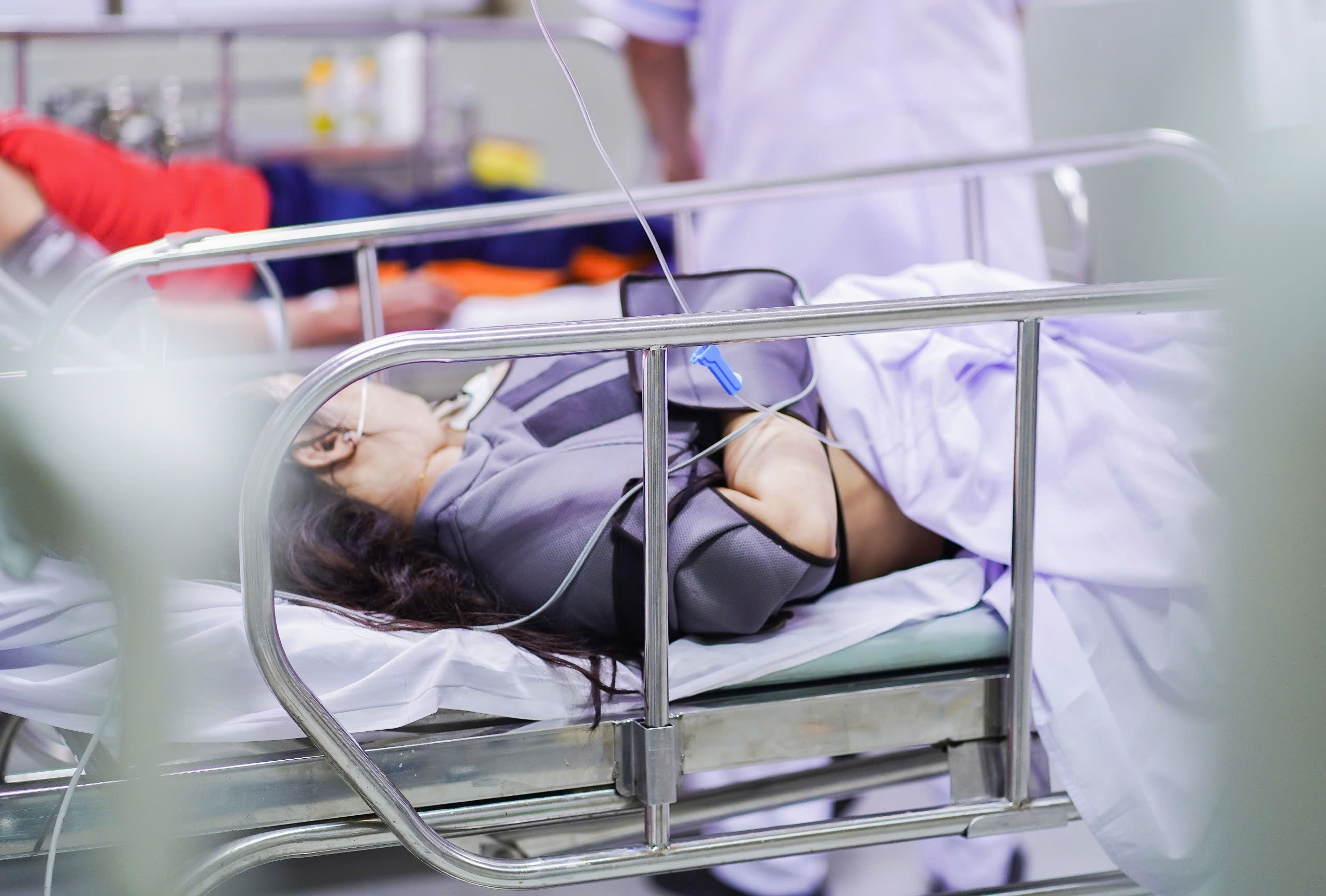 Tình hình sức khỏe 2 cô gái sống sót trong vụ cháy nhà ở TP.HCM ra sao? 3 Tình hình sức khỏe 2 cô gái sống sót trong vụ cháy nhà ở TP.HCM ra sao? - Ảnh 3.