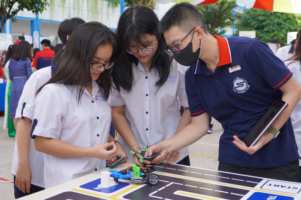 Điểm mù đưa 1,6 triệu thanh niên Việt vào cảnh không đi học, không đi làm - 12