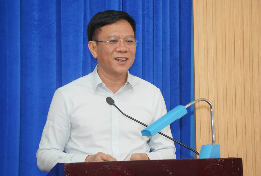 Ông Nguyễn Ngọc Hồi, Phó Giám đốc Sở VH&TT, phát biểu tại buổi lễ. Ảnh: THUẬN VĂN khen-thuong-70-tac-pham-6.jpg