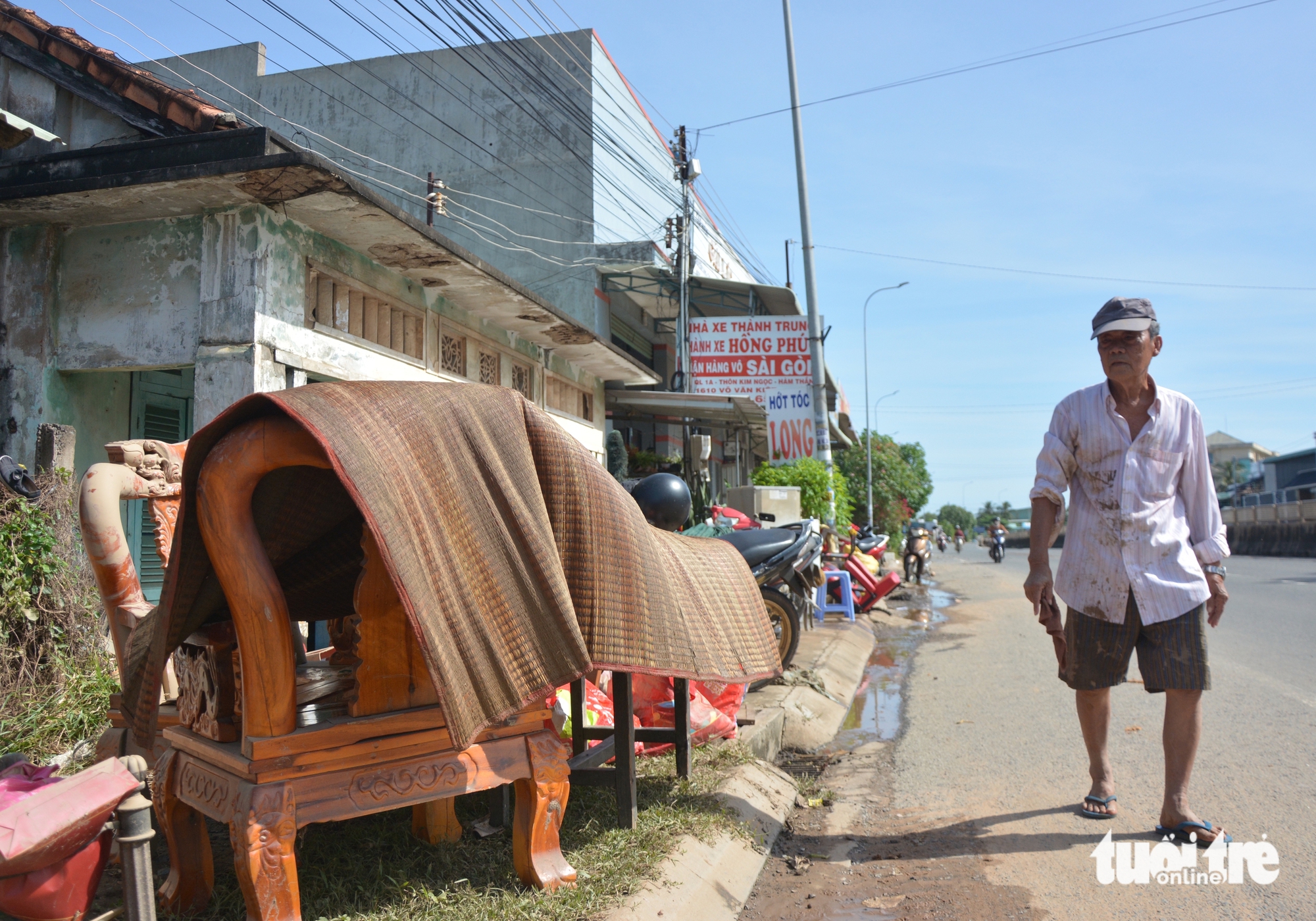 Nước lũ vẫn ngập sâu nhiều vùng Bình Thuận cũ- Ảnh 9. Nước lũ vẫn ngập sâu nhiều vùng Bình Thuận cũ - Ảnh 9.