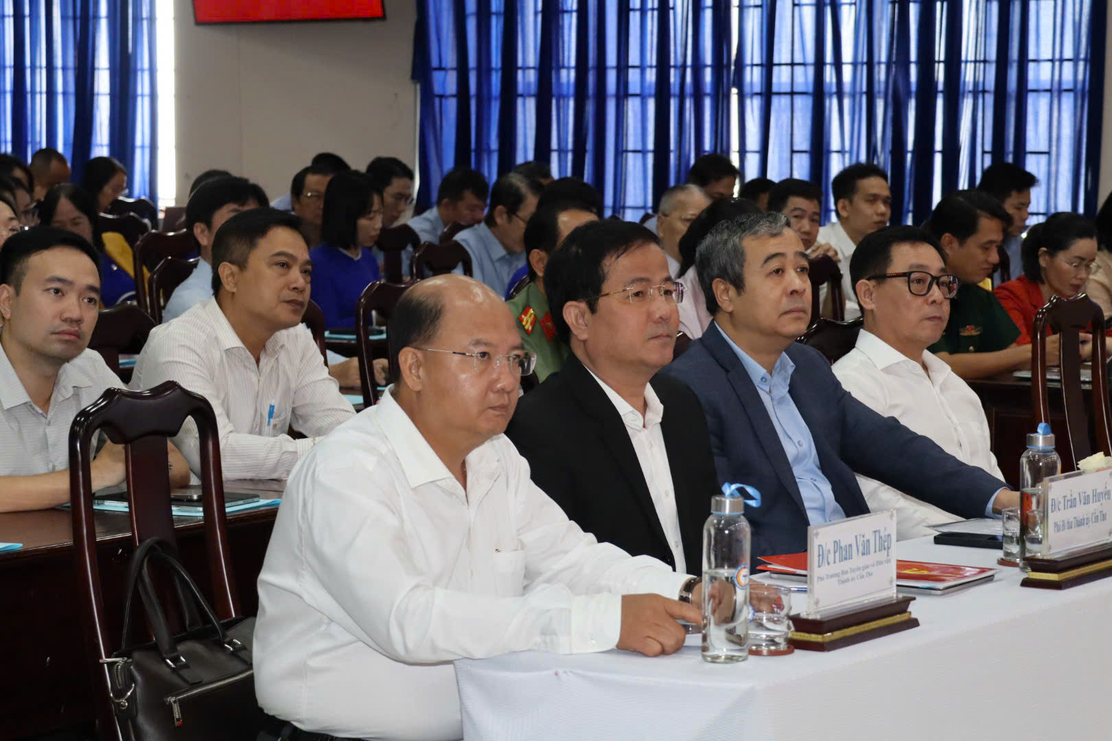 Xây dựng bản lĩnh cho thế hệ trẻ qua giáo dục lý luận chính trị tại Cần Thơ - Ảnh 4. Xây dựng bản lĩnh cho thế hệ trẻ qua giáo dục lý luận chính trị tại Cần Thơ - Ảnh 4.