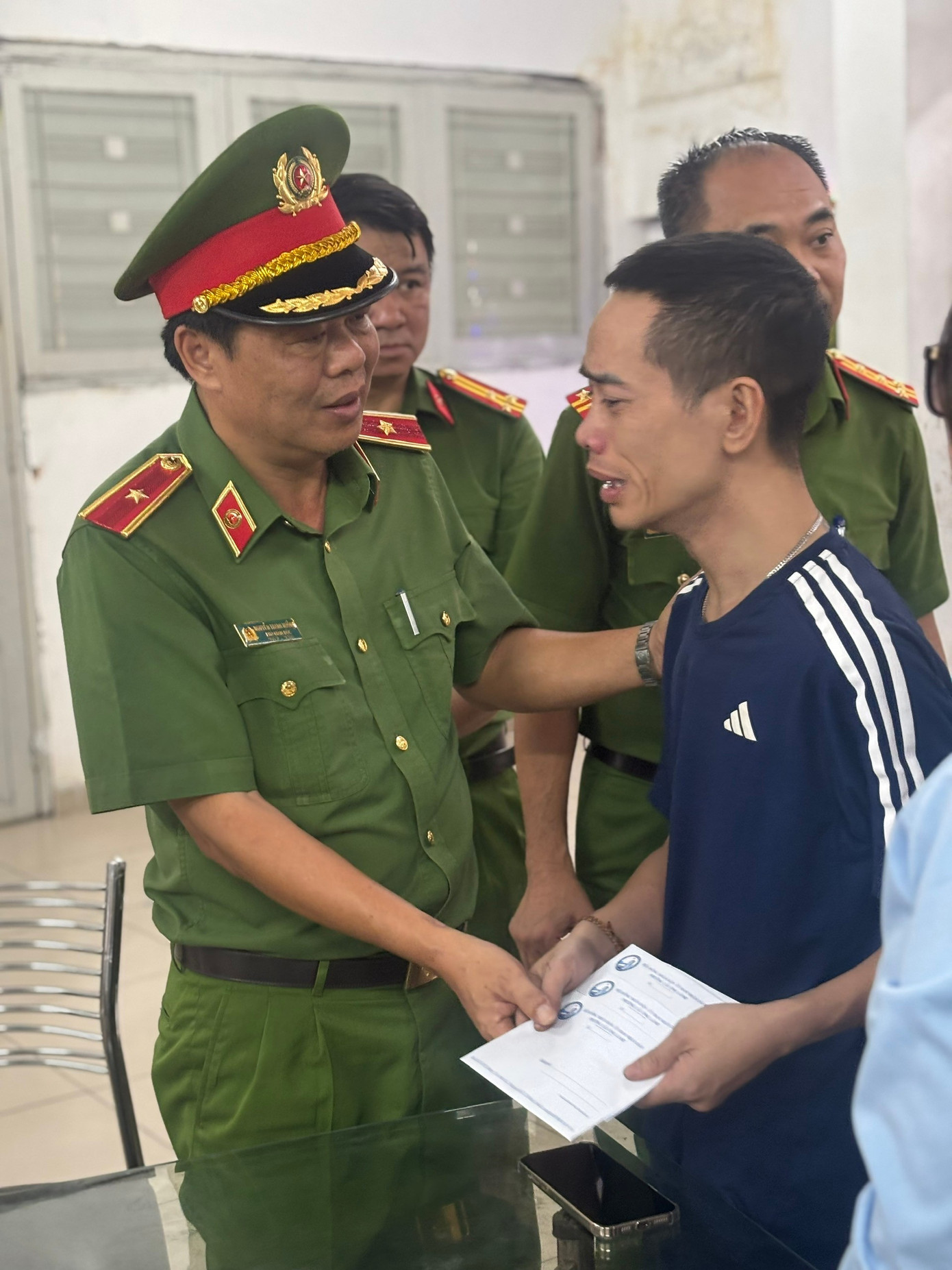 Vụ cháy 4 người tử vong ở TPHCM: Khoảnh khắc tìm cách phá cửa cứu người trong vô vọng- Ảnh 6.