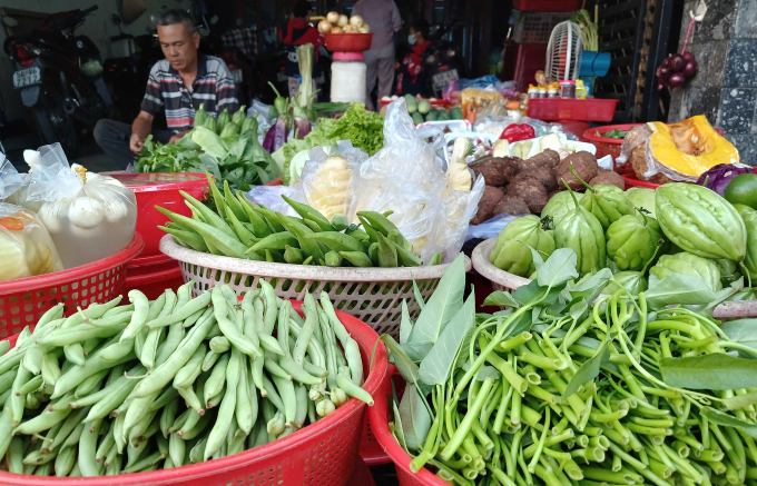 Sạp của bà Loan ở chợ Xóm Mới, phường An Hội Đông (TP HCM) tạm ngưng bán ớt vì giá quá cao. Ảnh: Hồng Châu