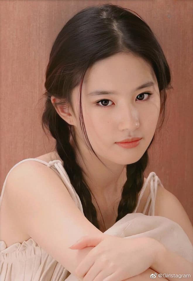 Khoảnh khắc khó tin của Lưu Diệc Phi năm 30 tuổi- Ảnh 9. Khoảnh khắc khó tin của Lưu Diệc Phi năm 30 tuổi- Ảnh 9.