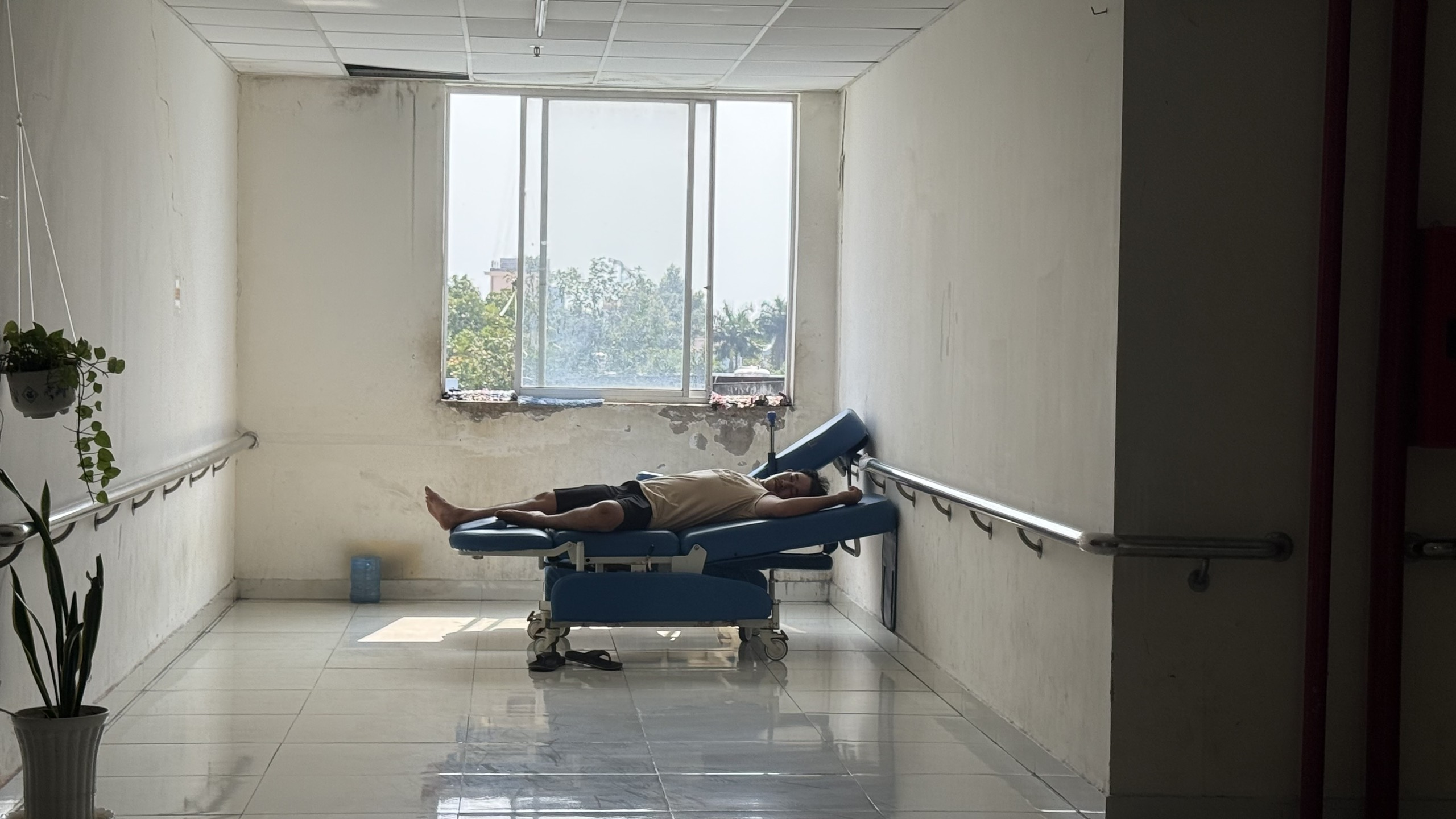 Xây dựng 150 tỉ đồng, khoa phụ sản chưa sử dụng đã hư hỏng 7 TP.HCM: Khoa phụ sản Bệnh viện đa khoa Bình Dương hư hỏng, dột nát nghiêm trọng - Ảnh 7.