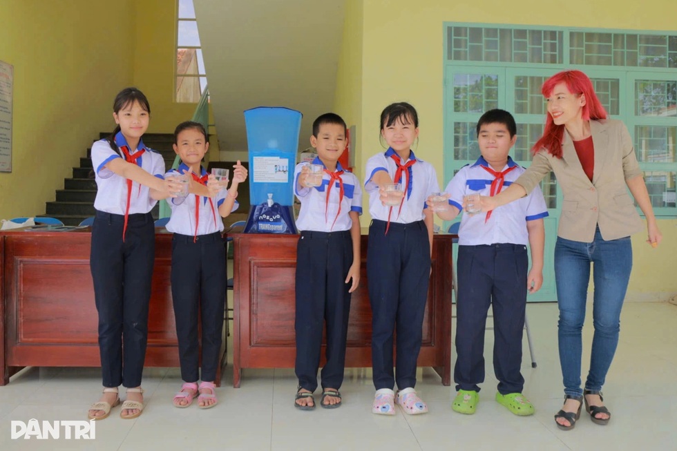 Trao thiết bị lọc nước uống hỗ trợ học sinh tại 3 trường vùng lũ ở Đắk Lắk - 5