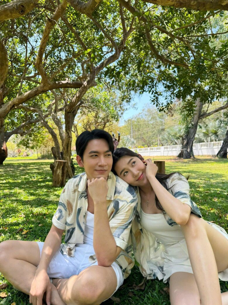 Ngoài Võ Cảnh, Thuý Ngân còn có dàn "bạn trai màn ảnh" cực phẩm, đóng với ai cũng được "đẩy thuyền" 3 Dù không công khai xác nhận hẹn hò, cư dân mạng đã tự mặc định Thuý Ngân và Võ Cảnh là một đôi.