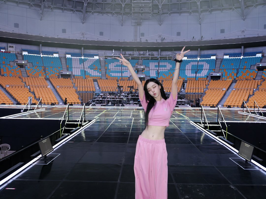 Bạn gái tin đồn của Jungkook được so ngang với Kim Ji Won- Ảnh 16. Bạn gái tin đồn của Jungkook được so ngang với Kim Ji Won- Ảnh 16.