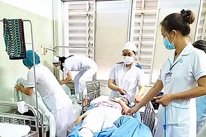 Ngành y tế Lâm Đồng: Thiếu hụt nhân lực và nợ công gần 300 tỉ đồng