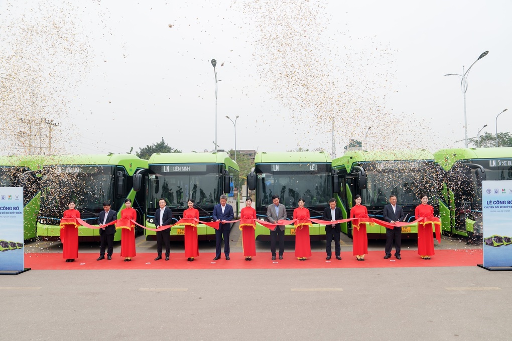 Công ty Liên Ninh chuyển đổi 100% sang xe buýt điện VinFast - 2