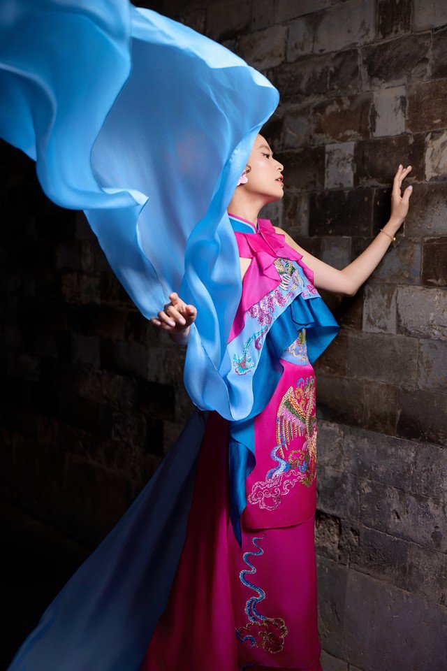 Sắc vóc hiện tại của Hoàng Thùy Linh 4 Ngoài tập luyện thể dục, thể thao, Hoàng Thùy Linh cho biết chế độ ăn uống là quan trọng bởi nó có thể ảnh hưởng trực tiếp đến việc tăng hay giảm cân. Do vậy mà cô luôn chú trọng đến quá trình ăn uống của mình.