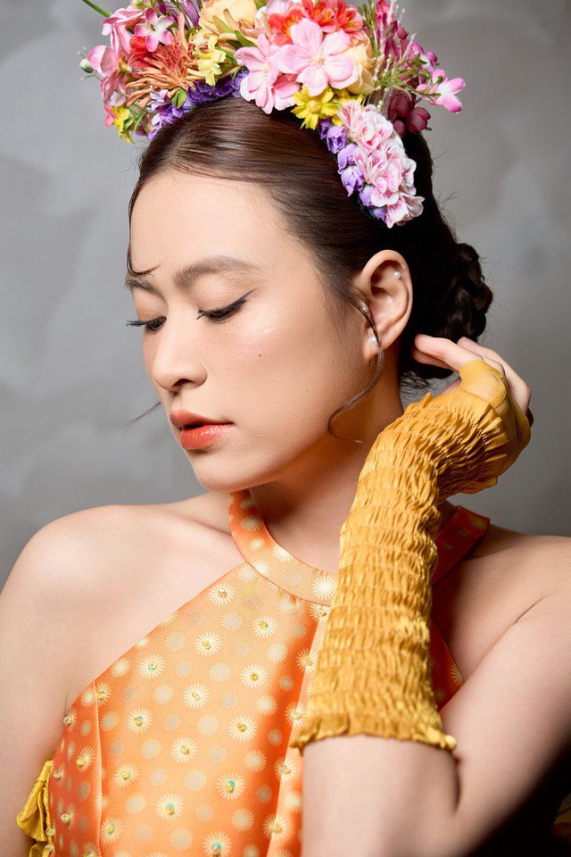 Sắc vóc hiện tại của Hoàng Thùy Linh 5 Là một ca sĩ nên thường xuyên thức khuya, mỗi lần cảm thấy đói vào ban đêm, cô thường uống một ly trà xanh và ăn một ít hạt sấy khô, chủ yếu là để lấp đầy khoảng trống dạ dày chứ không phải ăn để no.