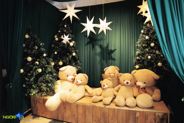 Xếp hàng 'sống ảo' ở quán cà phê mô phỏng ngôi làng tuyết Nhật Bản - 11