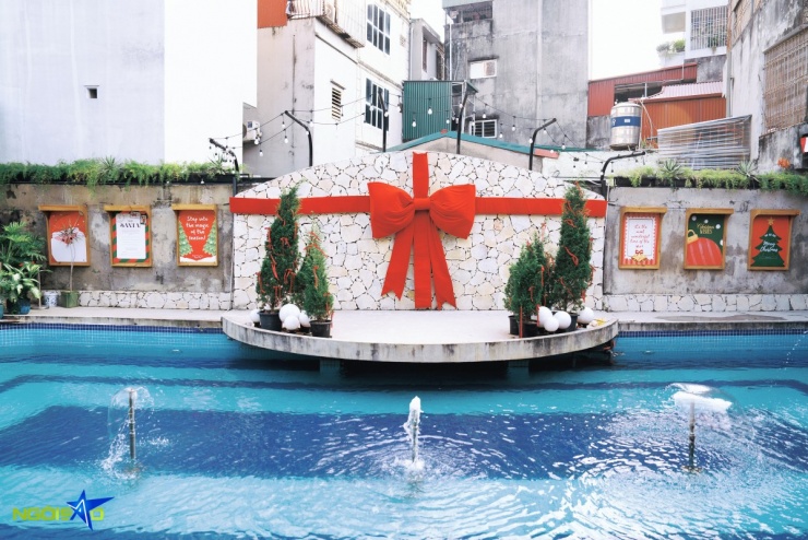 Xếp hàng 'sống ảo' ở quán cà phê mô phỏng ngôi làng tuyết Nhật Bản - 12