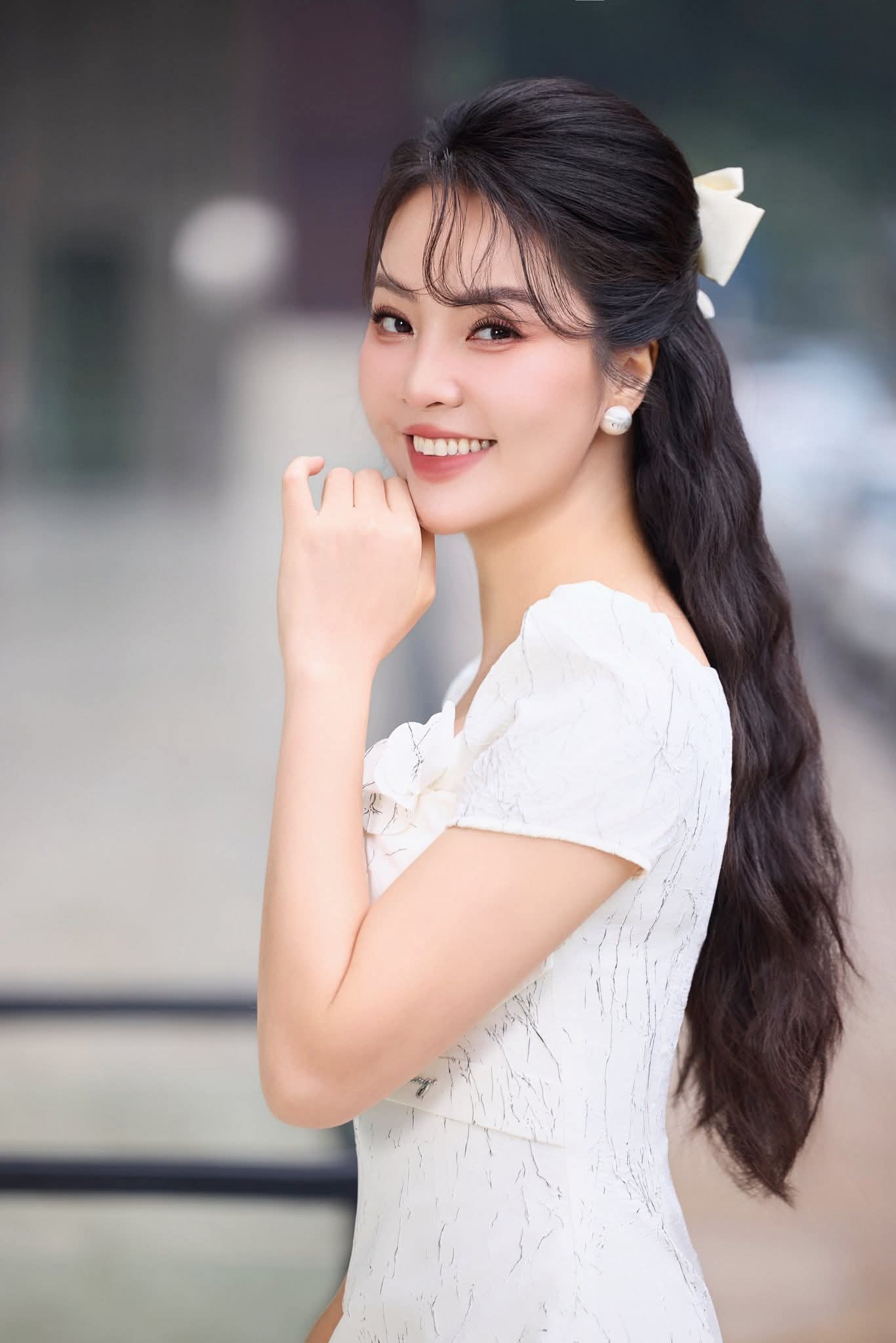 Á hậu Thụy Vân giấu kín chuyện mang thai, âm thầm sinh con thứ 2 khiến dân tình bất ngờ.