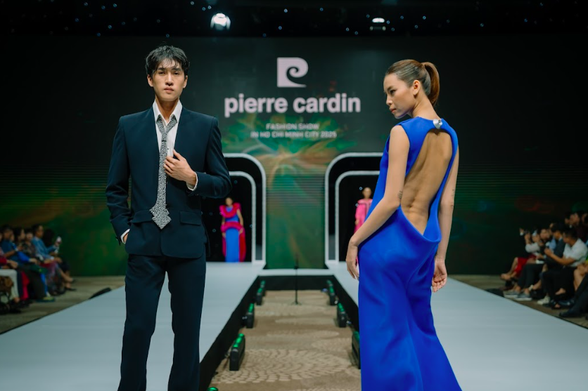 Hậu trường Pierre Cardin Fashion Show 2025: Siêu mẫu Minh Triệu và Thuận nguyễn tỏa sáng 4 1764939267 739 Hau truong Pierre Cardin Fashion Show 2025 Sieu mau Minh