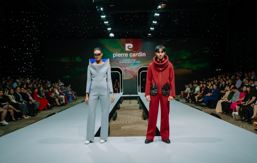 Hậu trường Pierre Cardin Fashion Show 2025: Siêu mẫu Minh Triệu và Thuận nguyễn tỏa sáng 6 1764939269 158 Hau truong Pierre Cardin Fashion Show 2025 Sieu mau Minh