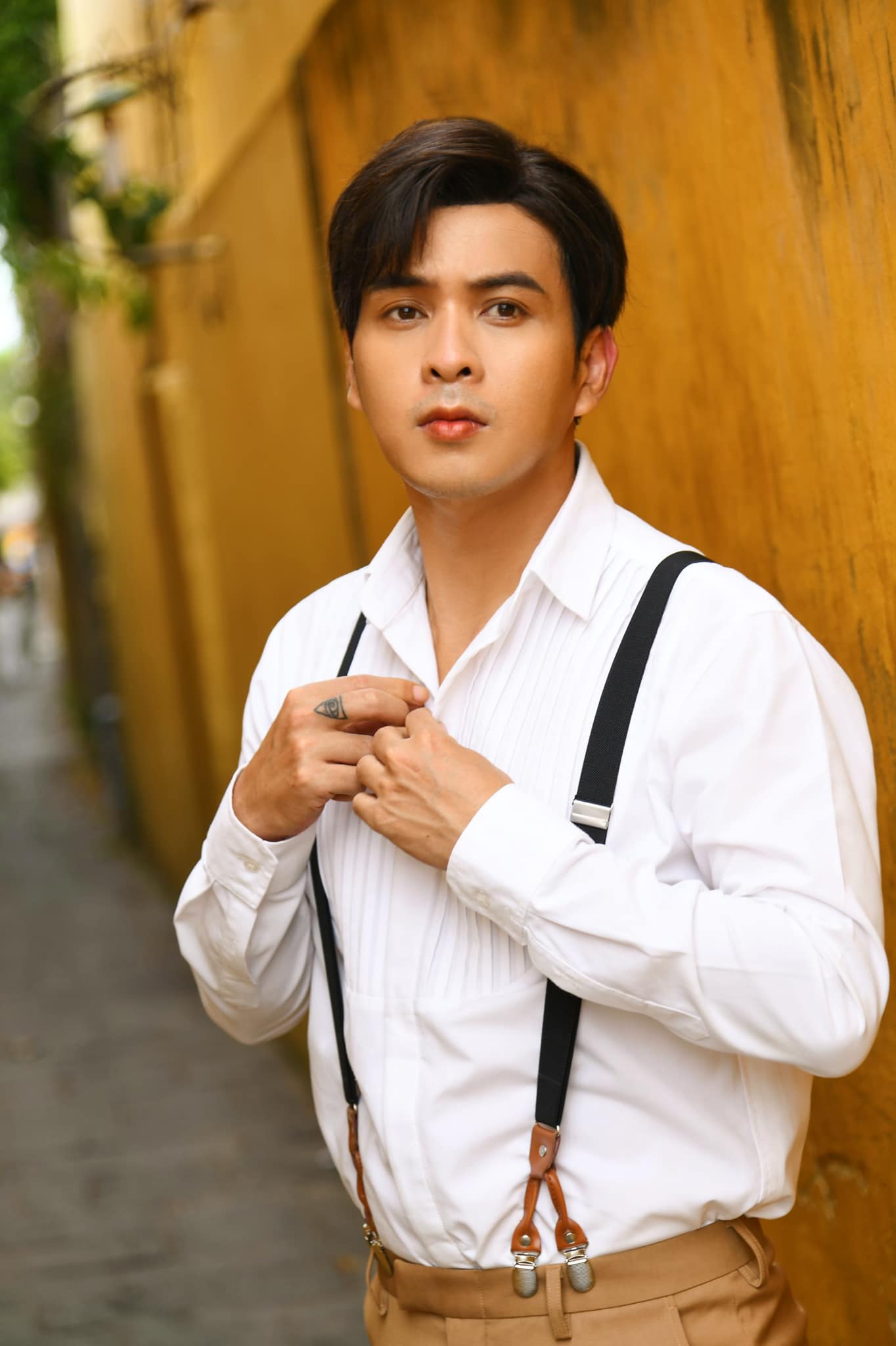 Nam ca sĩ sống hạnh phúc bên vợ 2 kém 17 tuổi, đẹp như hoa hậu, sở hữu nhà 20 tỷ đồng ở TP.HCM 2 1764939960 305 Nam ca si song hanh phuc ben vo 2 kem