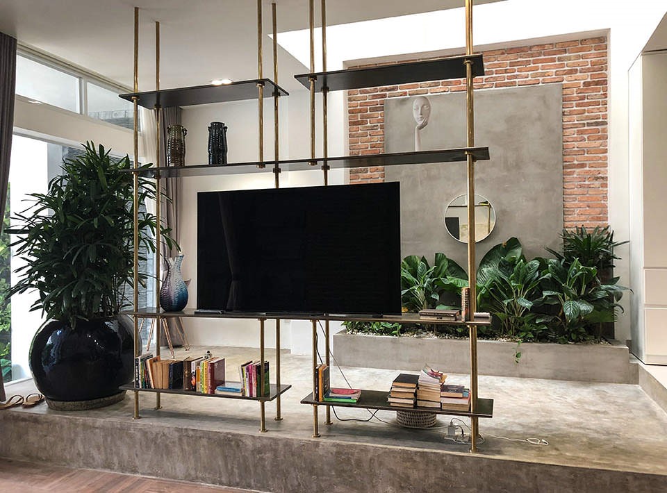 Nam ca sĩ sống hạnh phúc bên vợ 2 kém 17 tuổi, đẹp như hoa hậu, sở hữu nhà 20 tỷ đồng ở TP.HCM 4 1764939962 423 Nam ca si song hanh phuc ben vo 2 kem