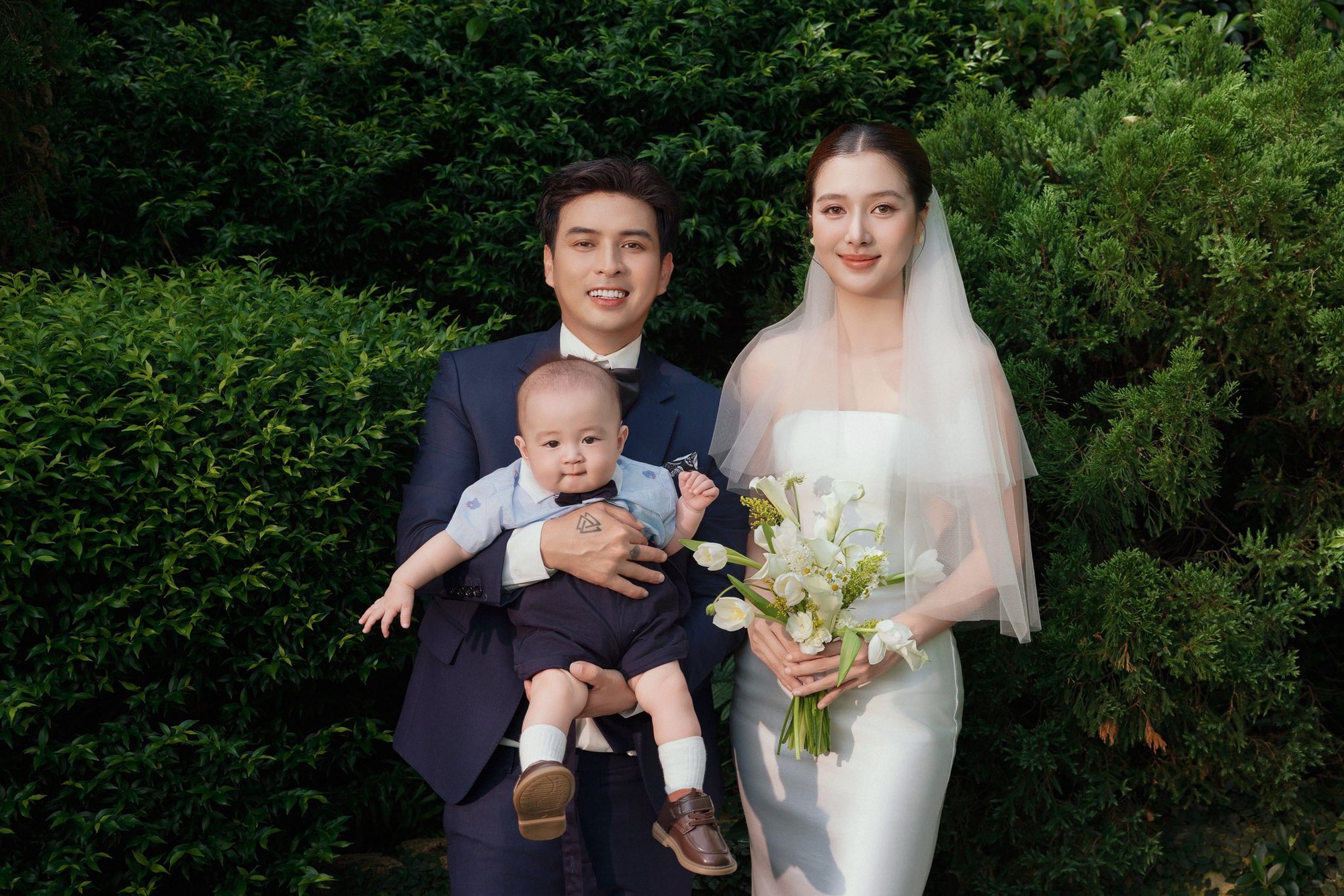 Nam ca sĩ sống hạnh phúc bên vợ 2 kém 17 tuổi, đẹp như hoa hậu, sở hữu nhà 20 tỷ đồng ở TP.HCM 7 1764939964 838 Nam ca si song hanh phuc ben vo 2 kem