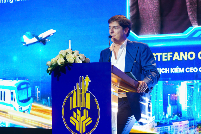 Ông Stefano Canali, Chủ tịch kiêm CEO Canali, nêu từ góc nhìn thương hiệu quốc tế. Ảnh: Ban tổ chức