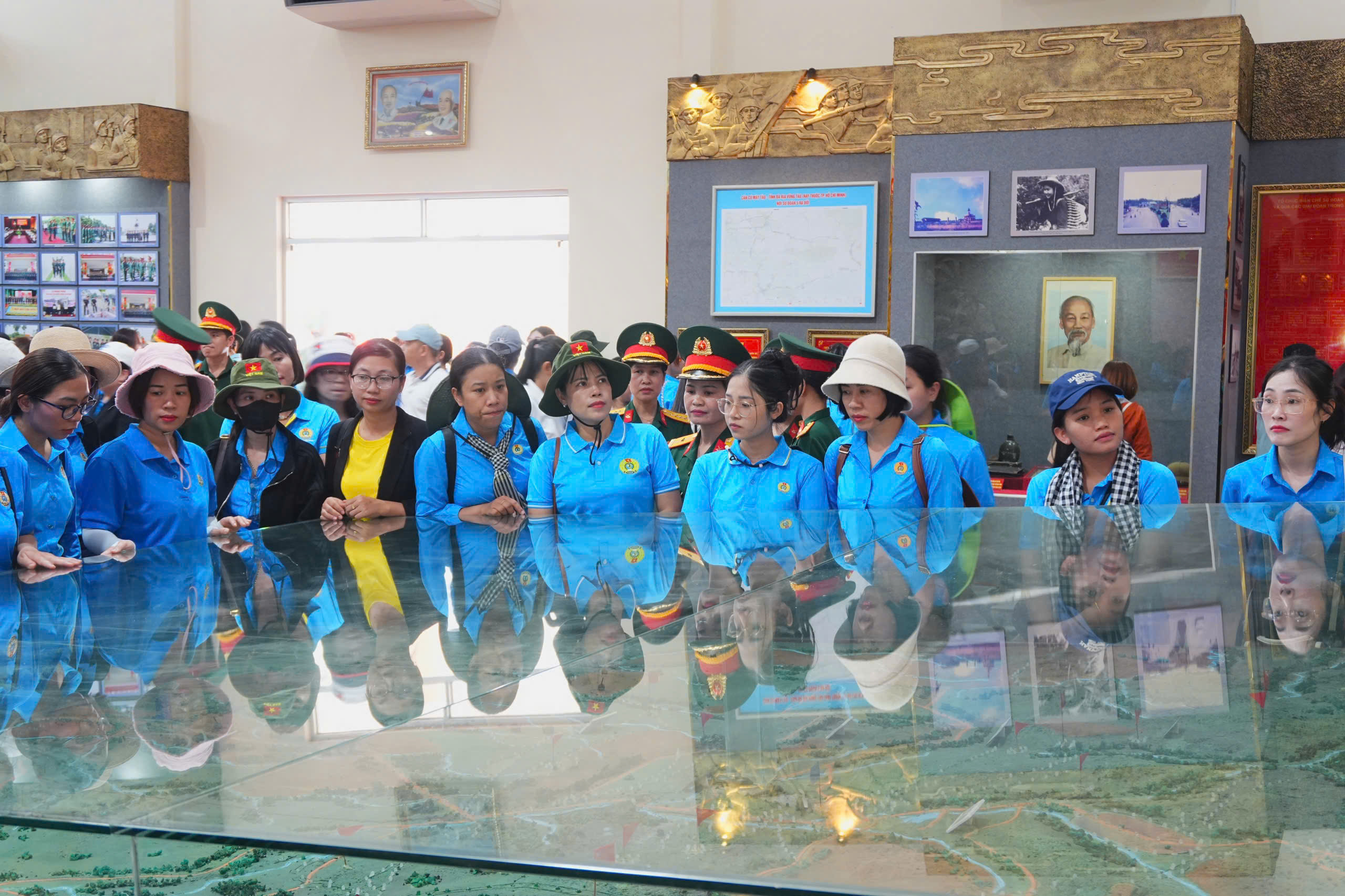 Ấm tình quân – dân trong chương trình 