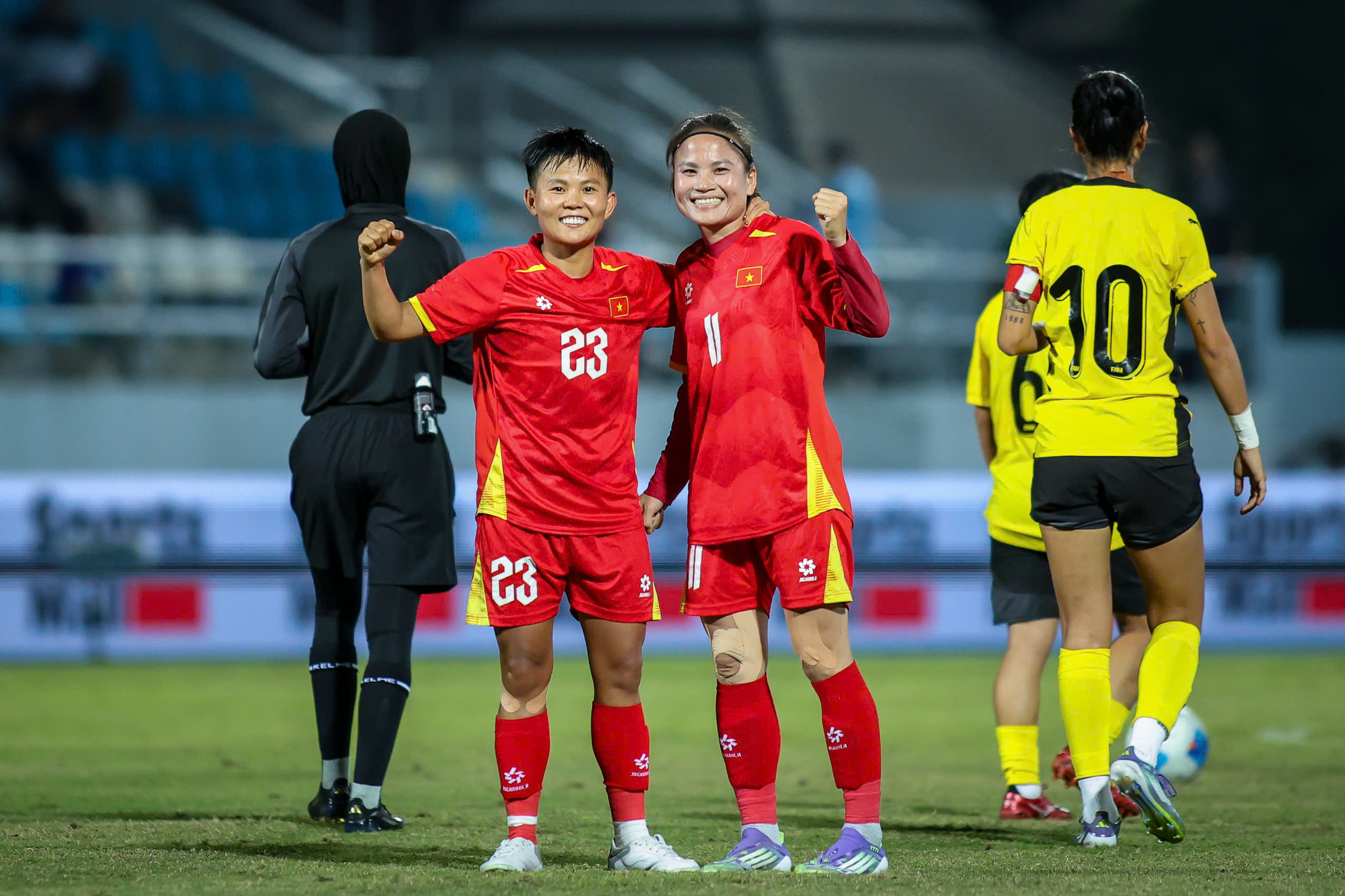 ‘Tướng’ Mai Đức Chung khen nức nở chiến thắng hoàn hảo của đội tuyển nữ Việt Nam, HLV Malaysia thích Bích Thùy- Ảnh 3.