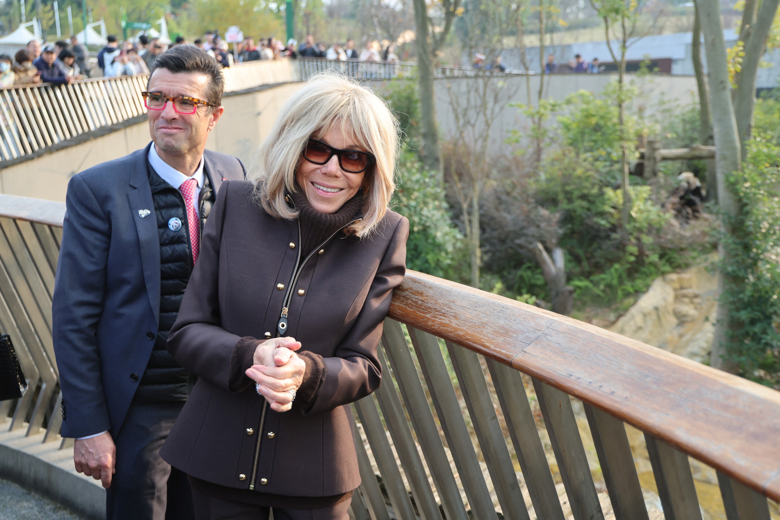 Tổng thống Pháp chạy bộ, chơi bóng bàn ở Trung Quốc, được khen 'duyên dáng' - Ảnh 6. Tổng thống Pháp - Ảnh 6.