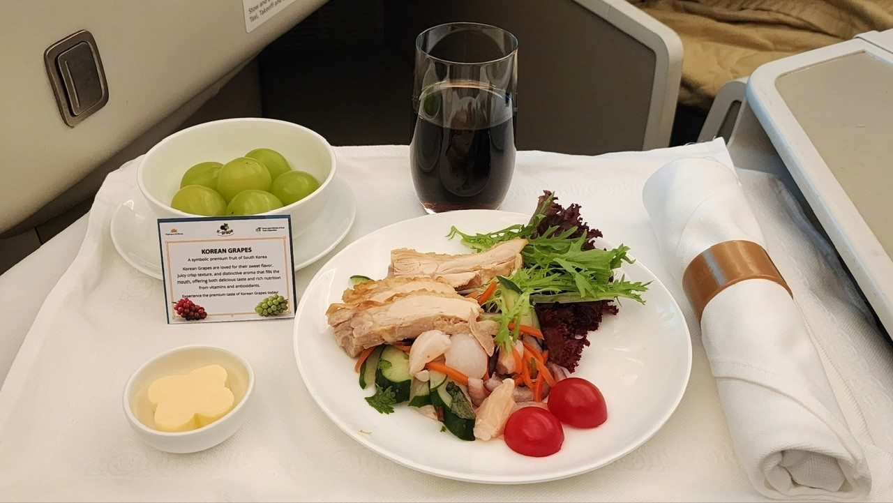 aT Center – Vietnam Airlines hợp tác quảng bá nho Hàn Quốc trên các chuyến bay quốc tế- Ảnh 2. aT Center – Vietnam Airlines hợp tác quảng bá nho Hàn Quốc trên các chuyến bay quốc tế- Ảnh 2.