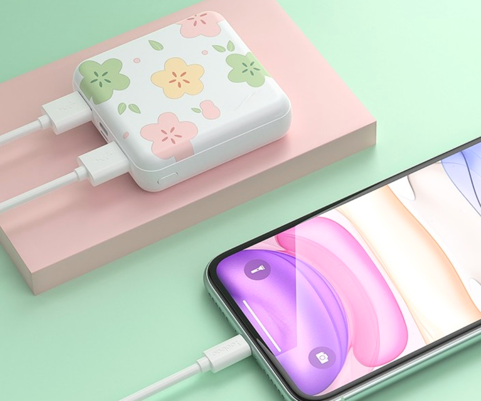 5 món đồ bỏ túi nhỏ xinh dành cho chị em khi đi chơi Noel, món cuối là “cứu tinh” nhan sắc, giá chỉ 10.000 đồng 4 Không chỉ dành cho smartphone nếu bạn có tai nghe Bluetooth, máy ảnh nhỏ, loa di động… một cục pin dự phòng đủ dung lượng sẽ giúp bạn “cứu” tất cả thiết bị khi cần.