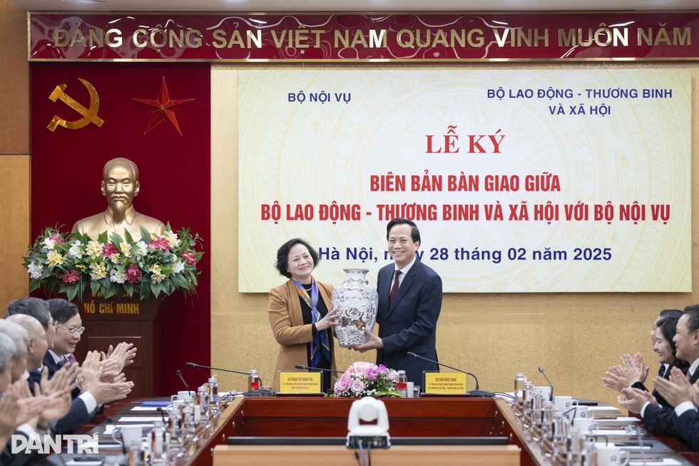 Bộ Nội vụ tiếp nhận cán bộ ngành LĐ-TBXH như chờ đón người nhà - 2